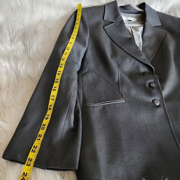 Tahari Blazer Women Size 16 Large Gray Stretch Knit 3 Buttons Modern Cut - Picture 8 of 13